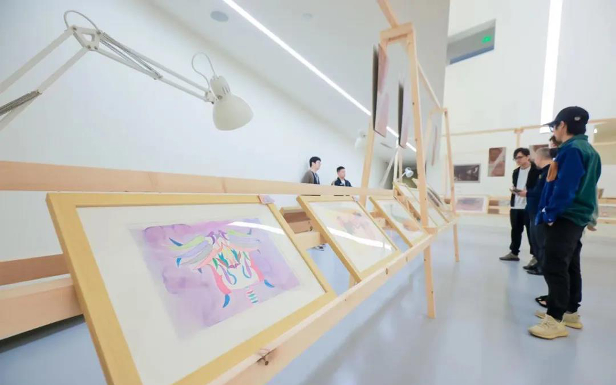 画展 | 精神特殊人群变身艺术家，原生艺术画展在宁波举行